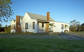 Buttons Cottage For Platypus Watching & Winter Charm